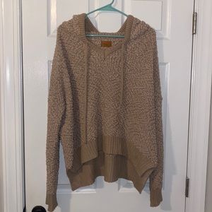 Woman’s Tan popcorn pullover. Size Large